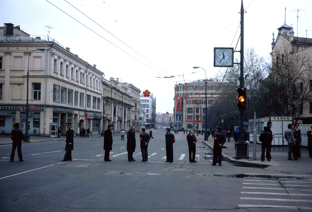 1189 Москва 1982 года: семнадцать мгновений весны